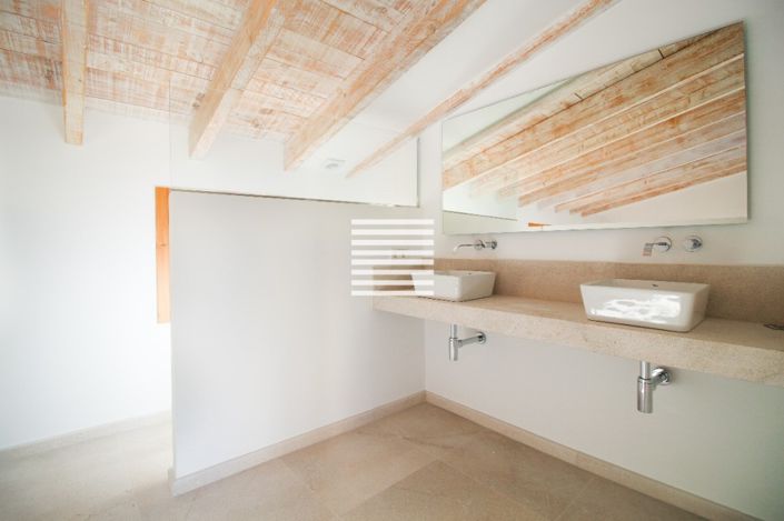 Image No.18-3 Bed Townhouse for sale