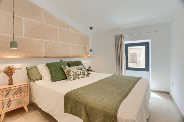 Image No.15-2 Bed Townhouse for sale