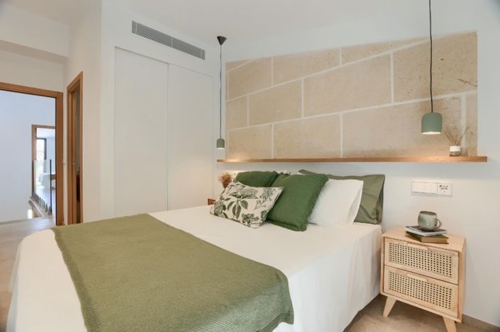 Image No.16-2 Bed Townhouse for sale