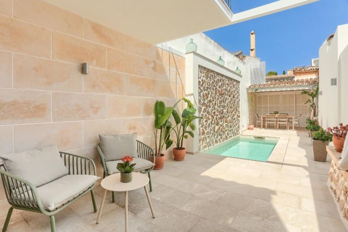 Image No.18-2 Bed Townhouse for sale