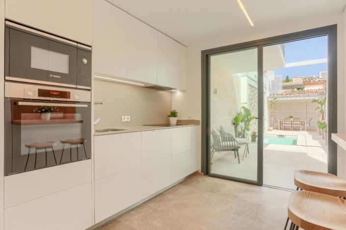 Image No.9-2 Bed Townhouse for sale