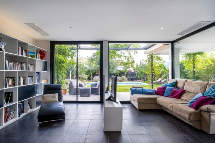 Image No.10-4 Bed Chalet for sale