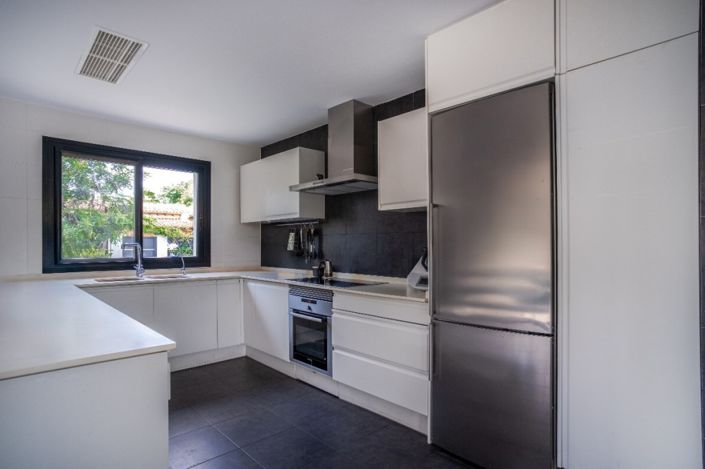 Image No.12-4 Bed Chalet for sale