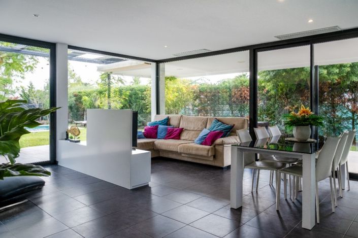 Image No.9-4 Bed Chalet for sale