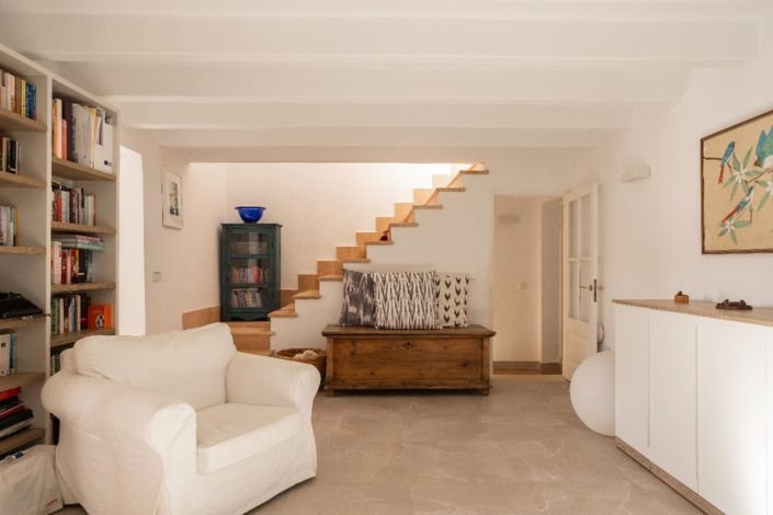 Image No.12-5 Bed Property for sale