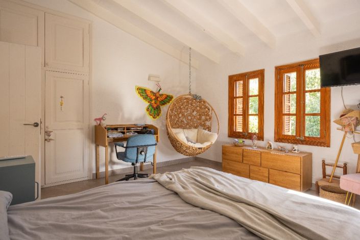 Image No.15-5 Bed Property for sale