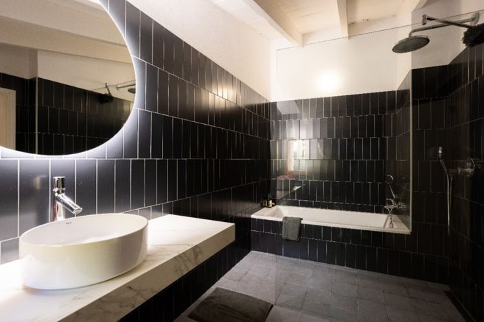 Image No.17-5 Bed Property for sale