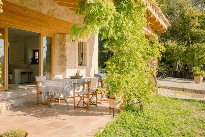 Image No.9-5 Bed Property for sale