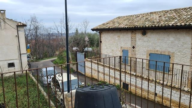 Image No.12-Maison de campagne de 1 chambre à vendre à Rapino