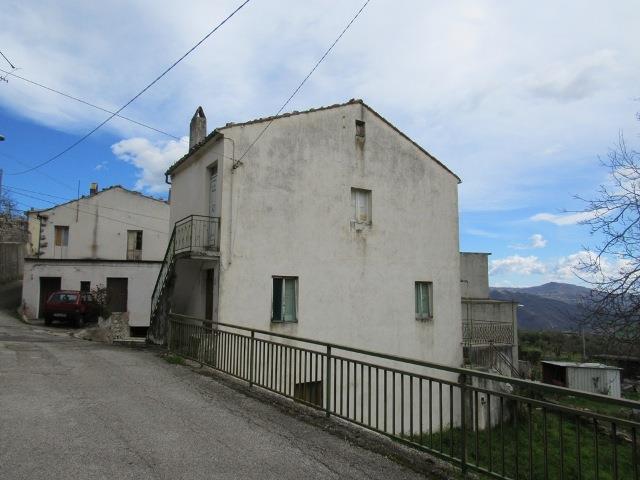 Image No.2-Maison de campagne de 3 chambres à vendre à Tornareccio