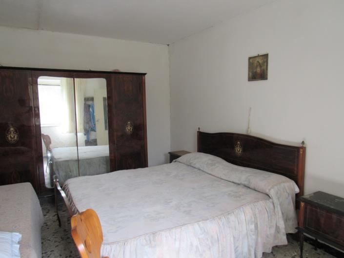 Image No.12-2 Bed Townhouse for sale