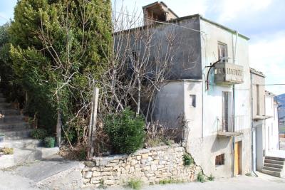 1 - Casalanguida, House