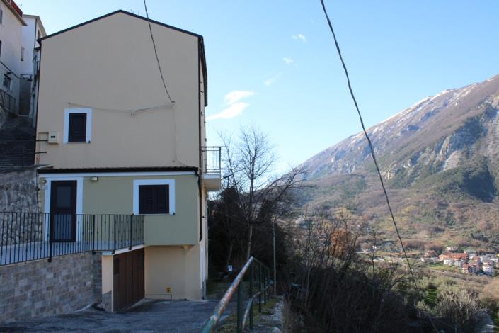 Image No.24-3 Bed Townhouse for sale