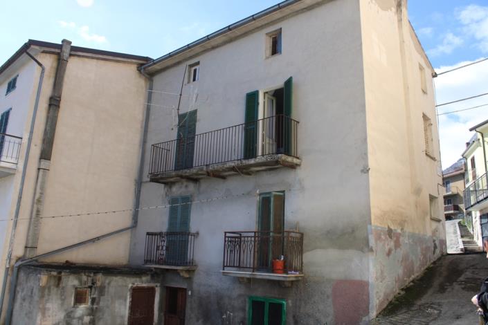 Image No.14-3 Bed Townhouse for sale