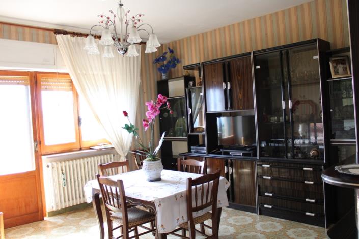 Image No.7-5 Bed Townhouse for sale