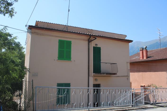 Image No.6-Maison de campagne de 4 chambres à vendre à Lettopalena