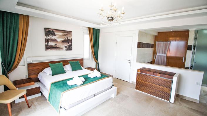 Image No.14-6 Bed Villa / Detached for sale