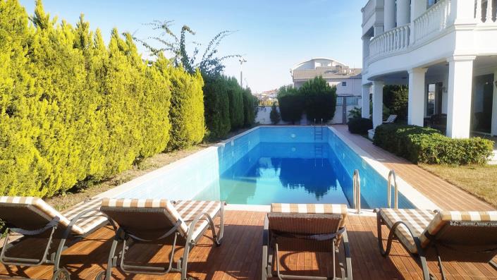 Image No.5-8 Bed Villa / Detached for sale