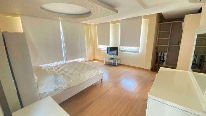 Image No.15-8 Bed Villa / Detached for sale