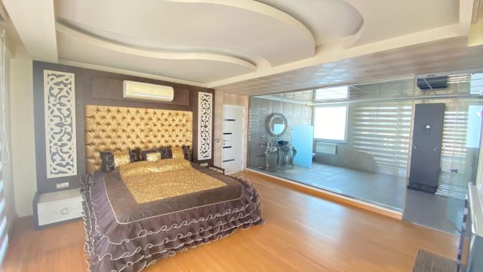 Image No.12-8 Bed Villa / Detached for sale