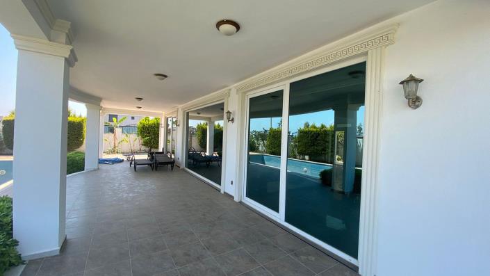 Image No.24-8 Bed Villa / Detached for sale