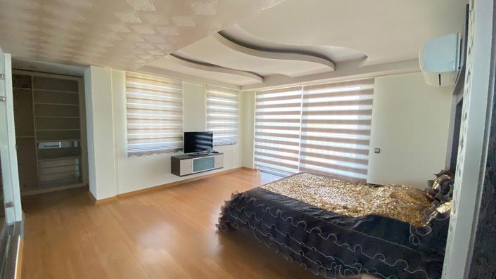 Image No.13-8 Bed Villa / Detached for sale