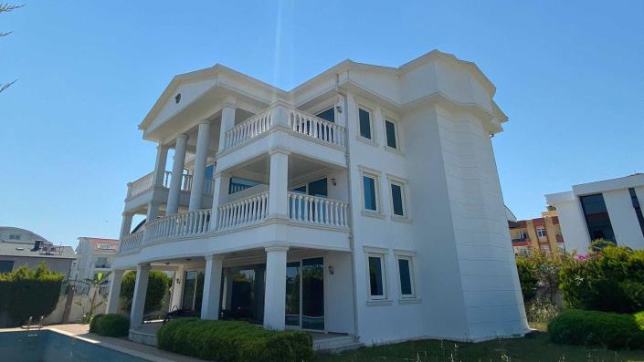 Image No.2-8 Bed Villa / Detached for sale