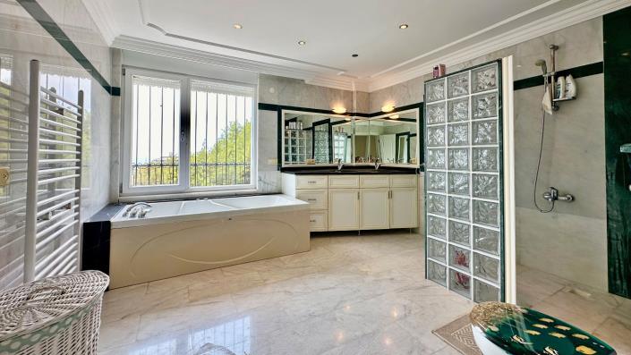 Image No.25-4 Bed Villa / Detached for sale