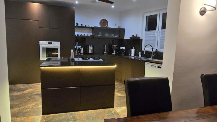 Image No.22-9 Bed Apartment for sale