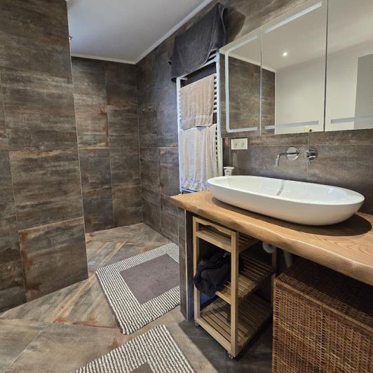 Image No.48-9 Bed Apartment for sale