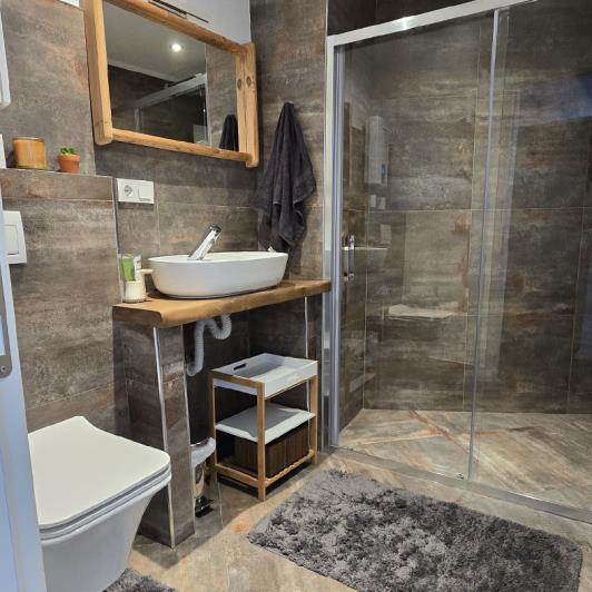 Image No.51-9 Bed Apartment for sale