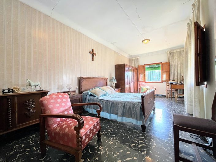 Image No.11-4 Bed Townhouse for sale