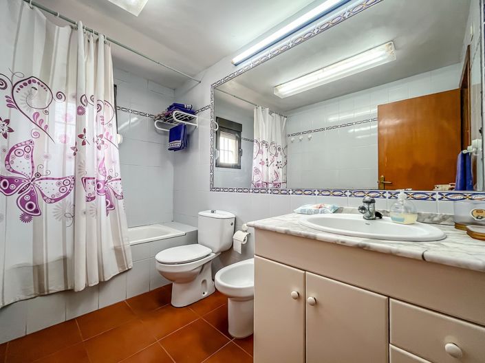 Image No.9-7 Bed Villa for sale