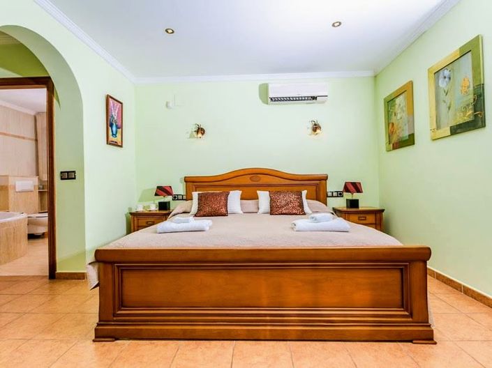 Image No.6-4 Bed Villa for sale