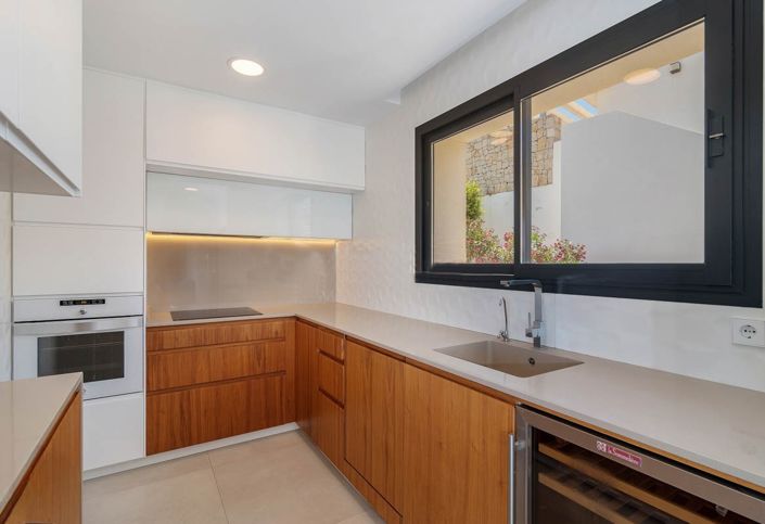 Image No.5-4 Bed Villa for sale