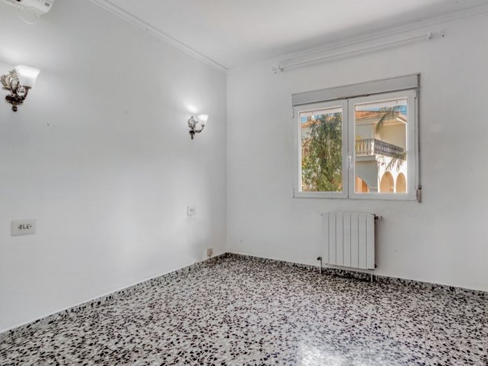 Image No.8-4 Bed Villa for sale