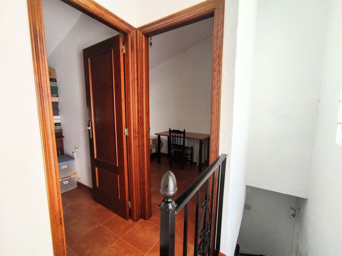 Image No.12-3 Bed Townhouse for sale