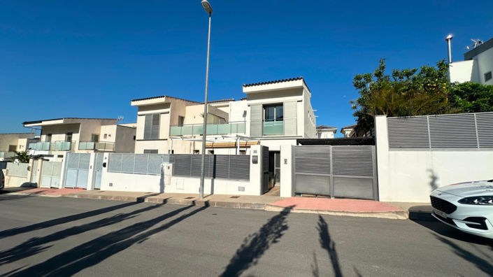 Image No.2-3 Bed Villa for sale