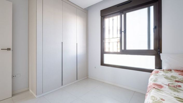 Image No.28-2 Bed Apartment for sale