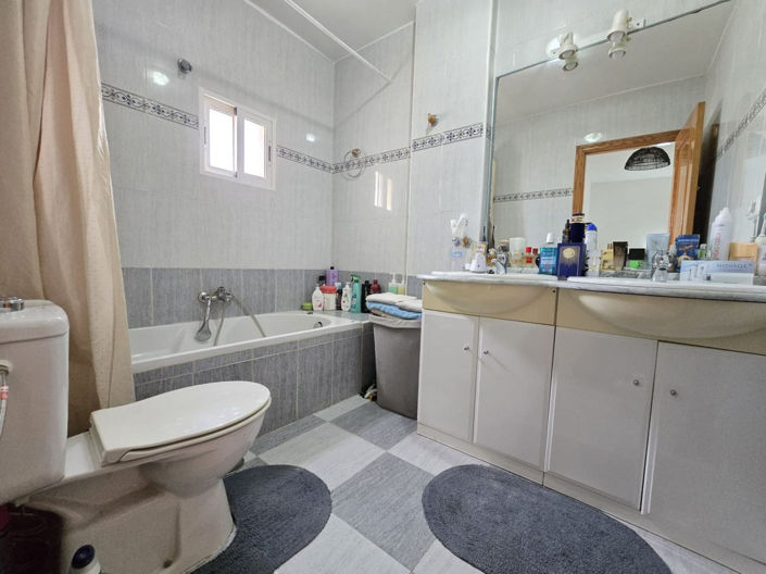 Image No.12-3 Bed Apartment for sale