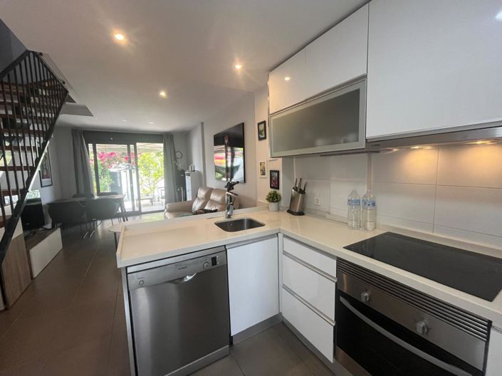 Image No.9-2 Bed Townhouse for sale