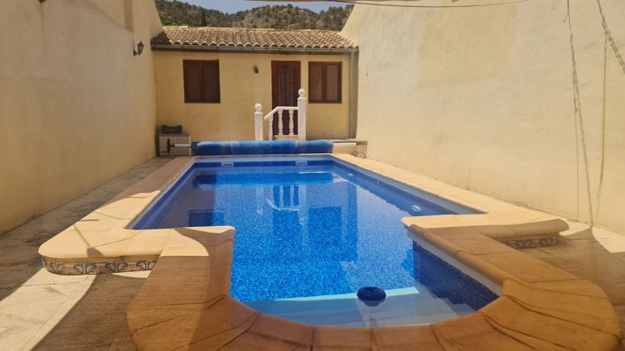 Image No.2-4 Bed Villa for sale