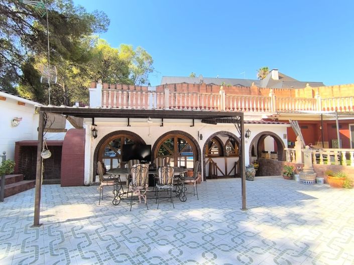 Image No.20-10 Bed Villa for sale