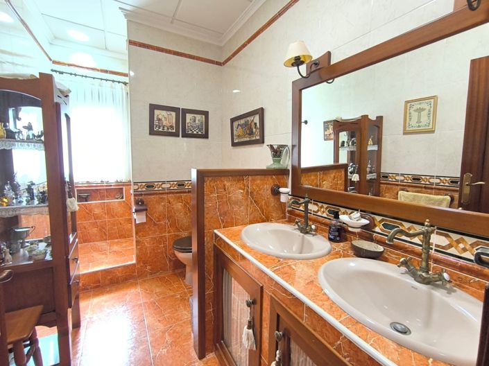 Image No.34-10 Bed Villa for sale