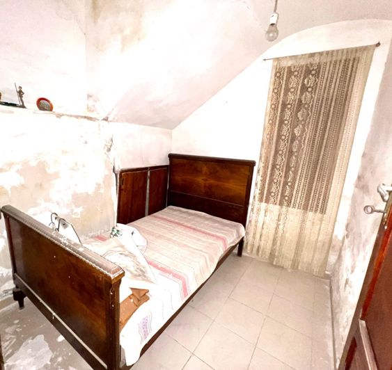 Image No.16-8 Bed Townhouse for sale