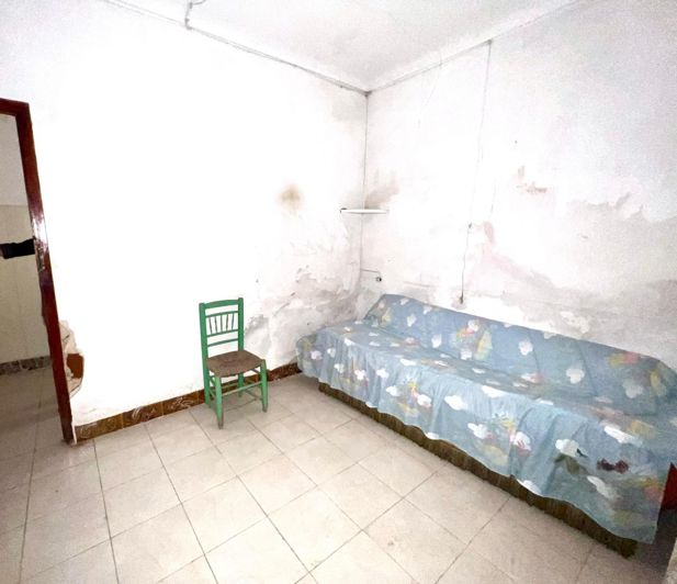 Image No.23-8 Bed Townhouse for sale