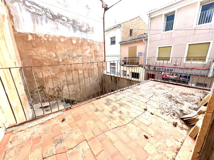 Image No.24-8 Bed Townhouse for sale