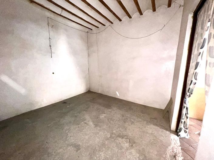 Image No.26-8 Bed Townhouse for sale