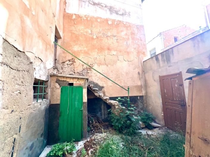 Image No.31-8 Bed Townhouse for sale