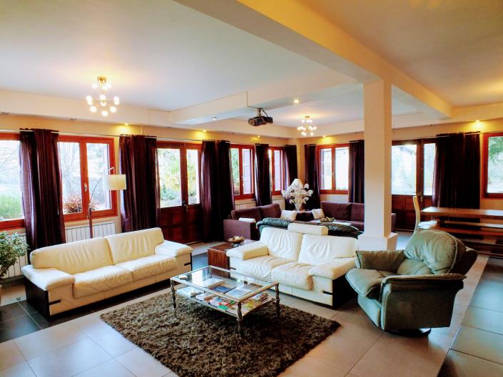 Image No.9-14 Bed Country Property for sale